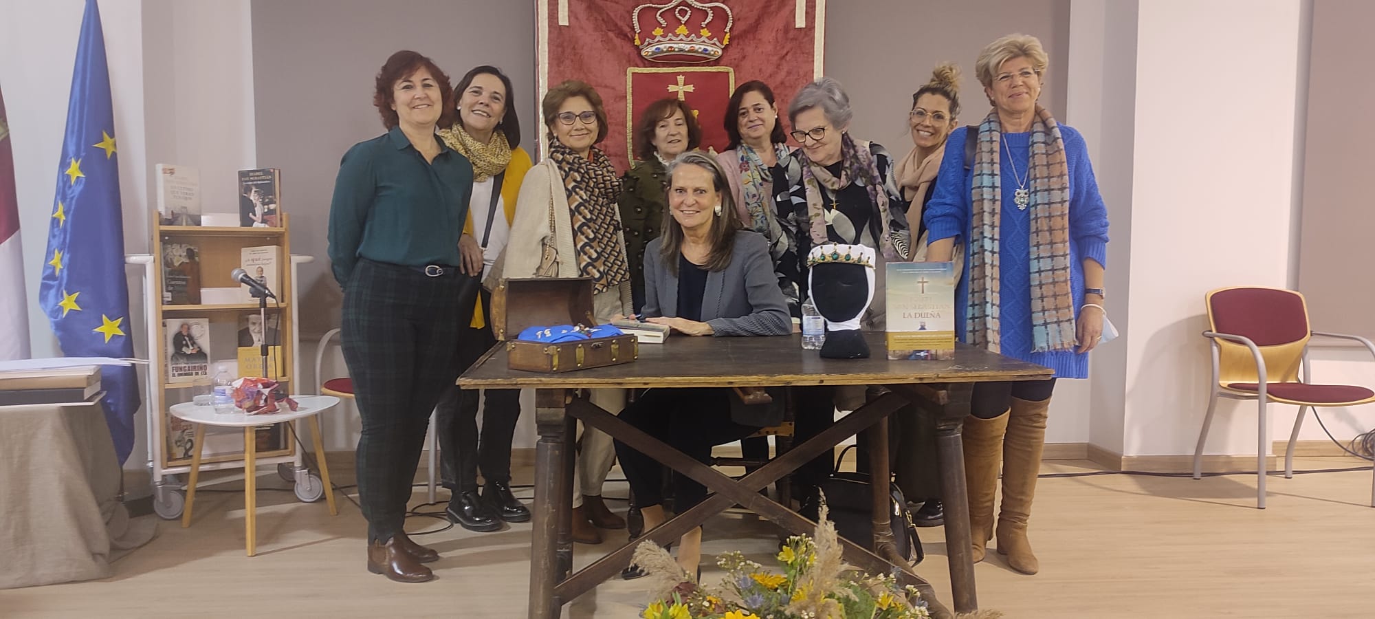 El club de lectura asiste a la presentación del libro "La dueña"